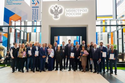 Строителям Санкт-Петербурга вручены награды за трудовые достижения 